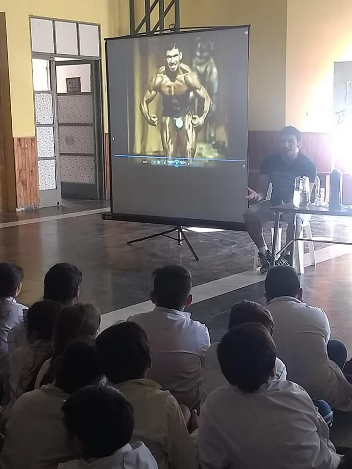ortega en escuela 7