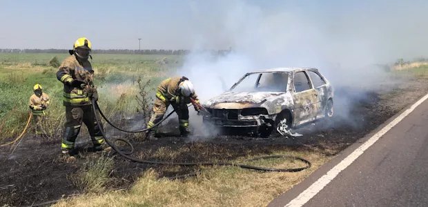 auto-incendiado-en-ruta