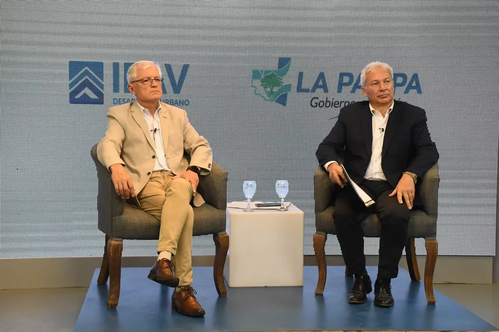 903437_resize-of-gus_4663