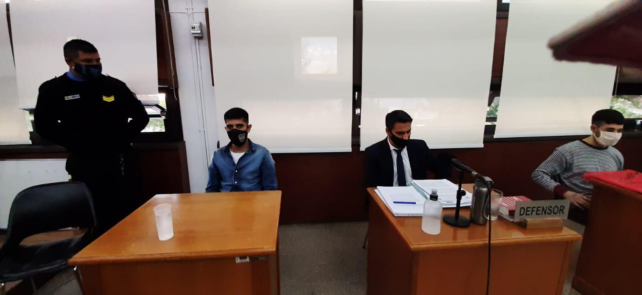 Imputado Claudio Ezequile Lara y defensor Hector Freigedo