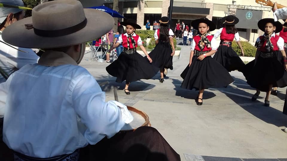 72277101_819778221796034_6382570140591980544_n