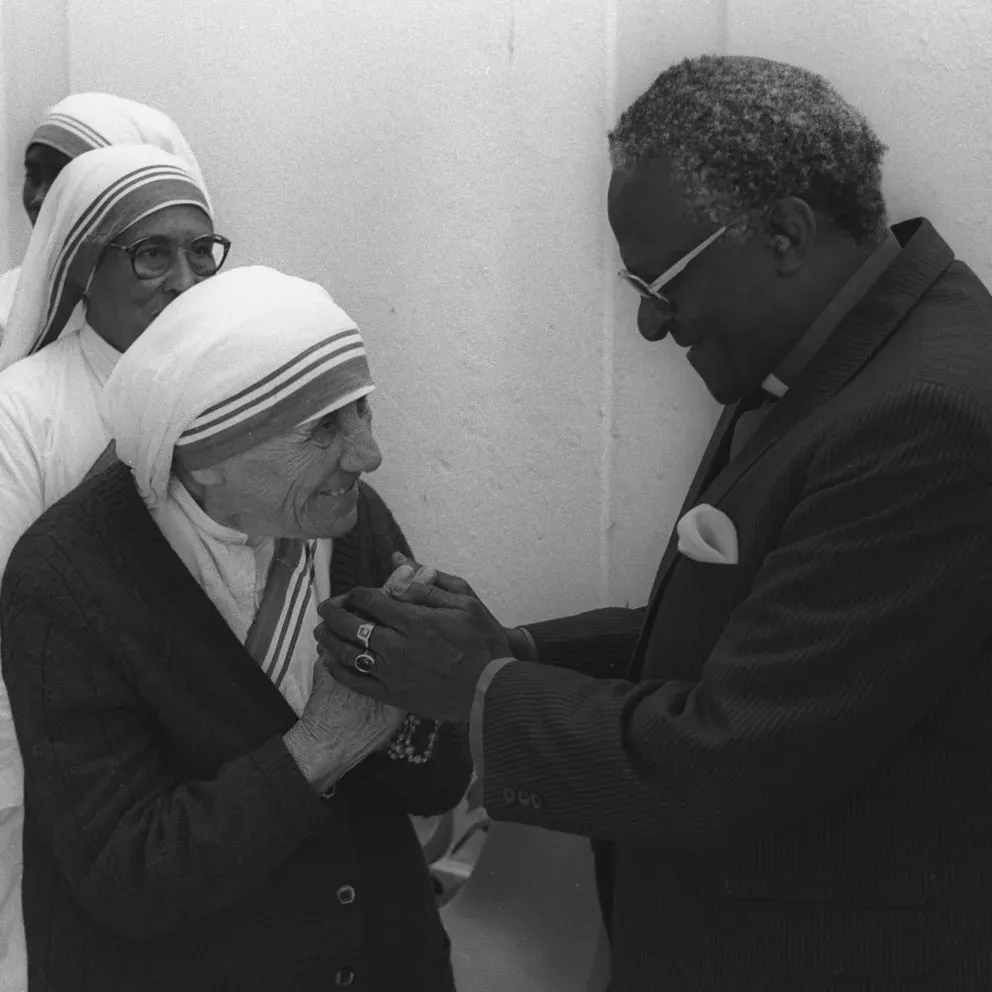 desmond tutu con teresa