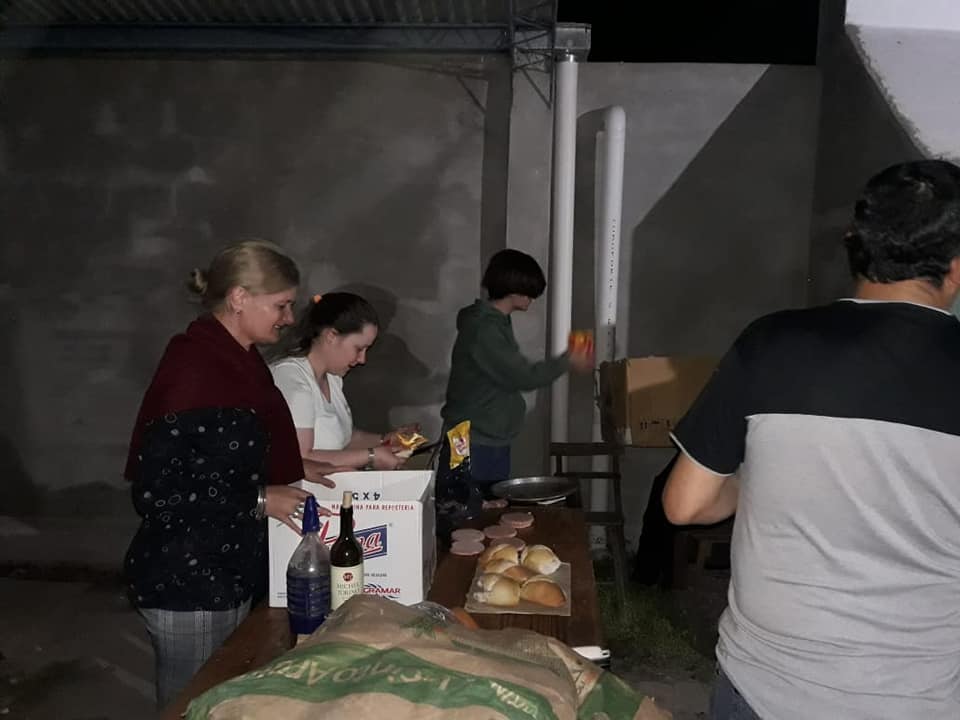 42059087_2093801787298149_591374682641399808_n