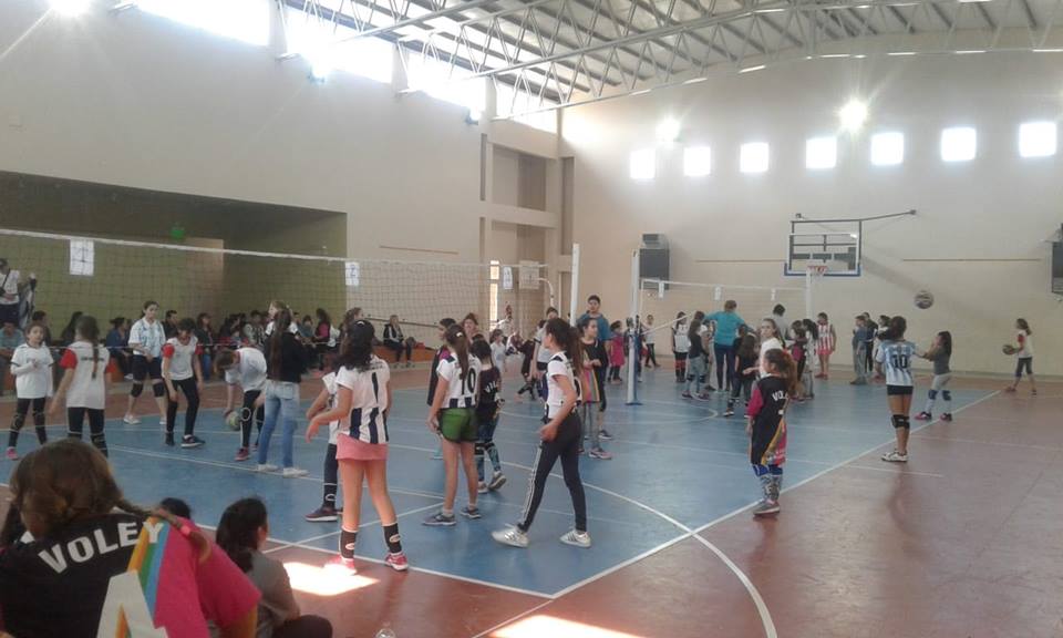 41399530_877152692673739_4632339949218168832_n