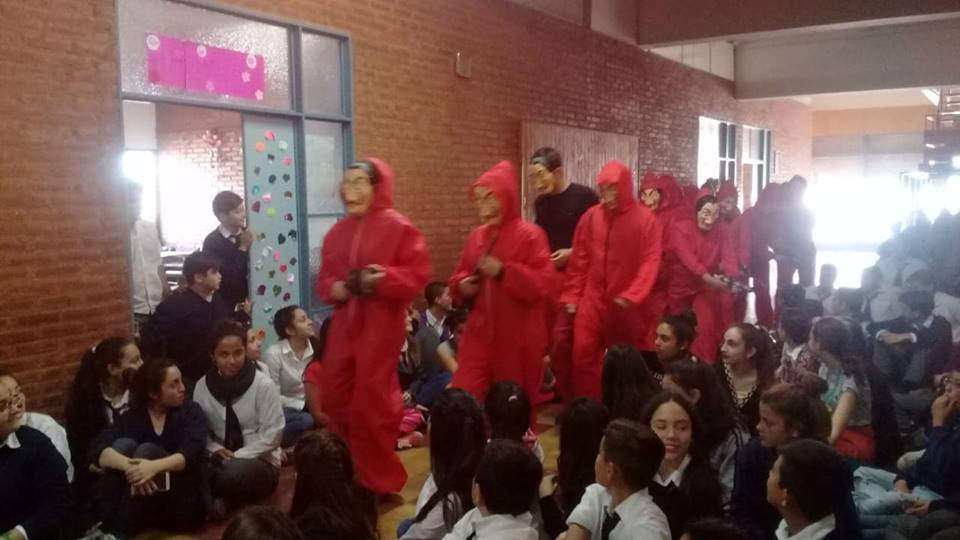 42264956_2099454153399579_4652902818112339968_n