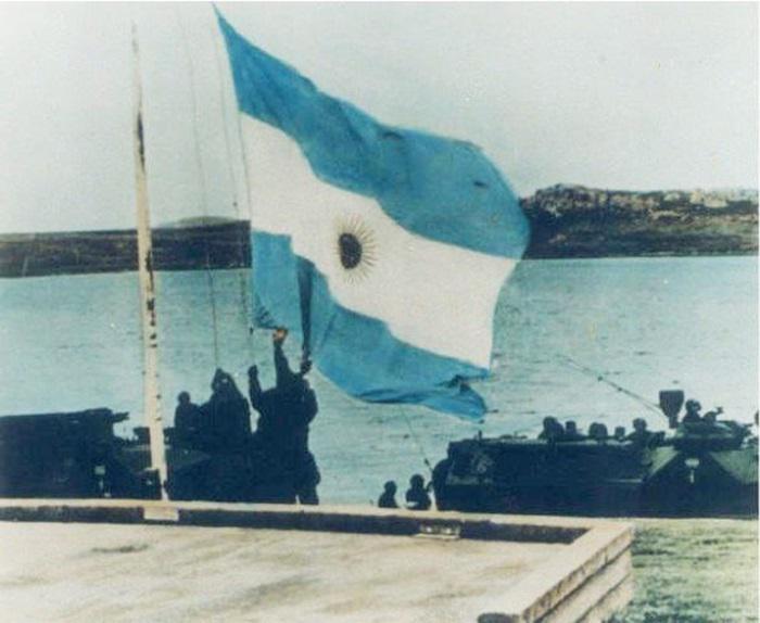 MALVINAS BANDERA EN LAS ISLAS