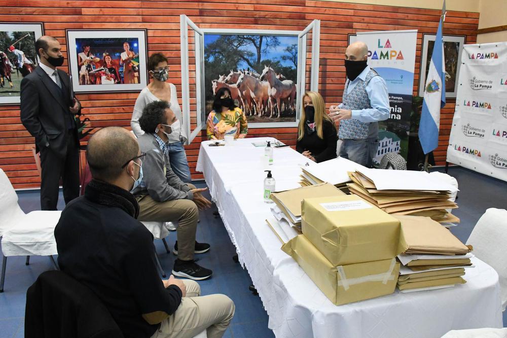 349944_resize-of-gus_4832