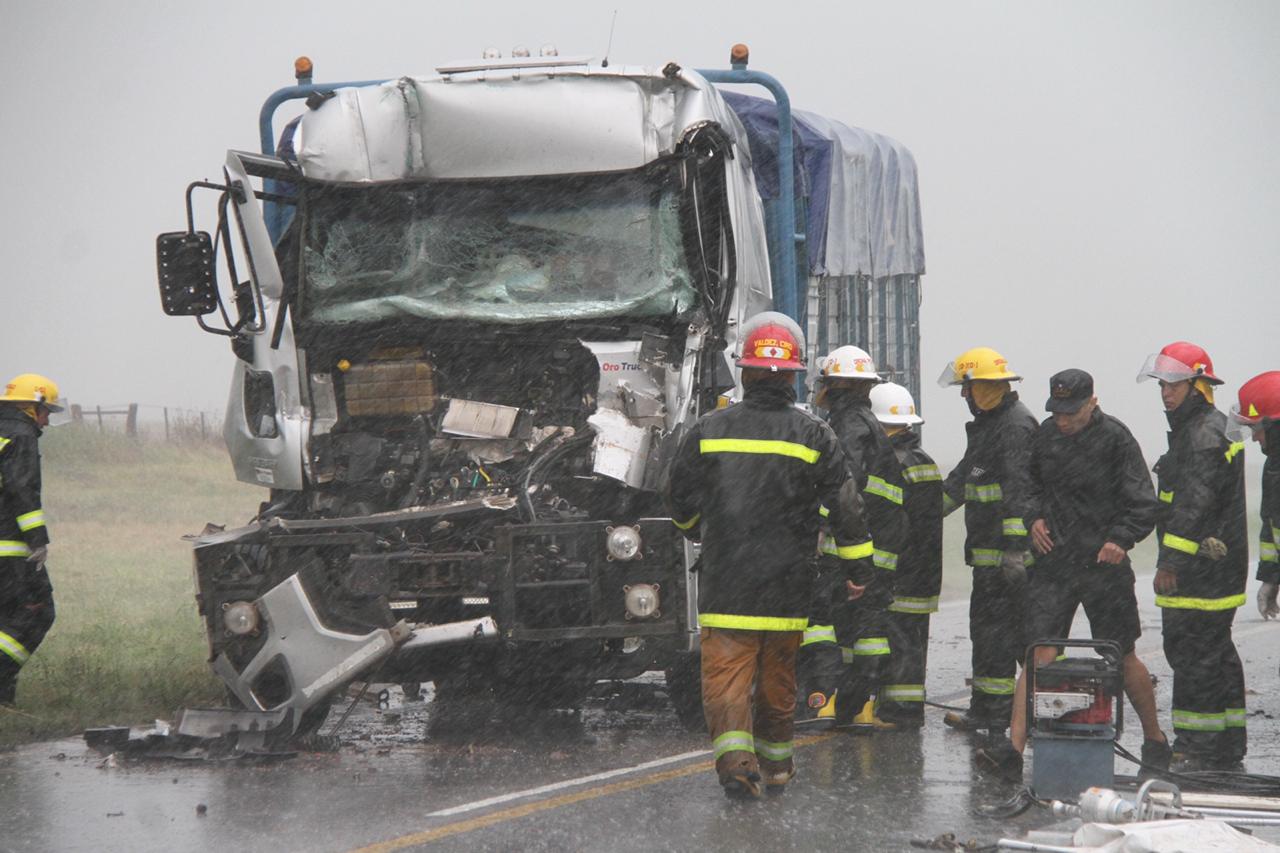 CHOQUE FATAL 2 CAMIONES 11