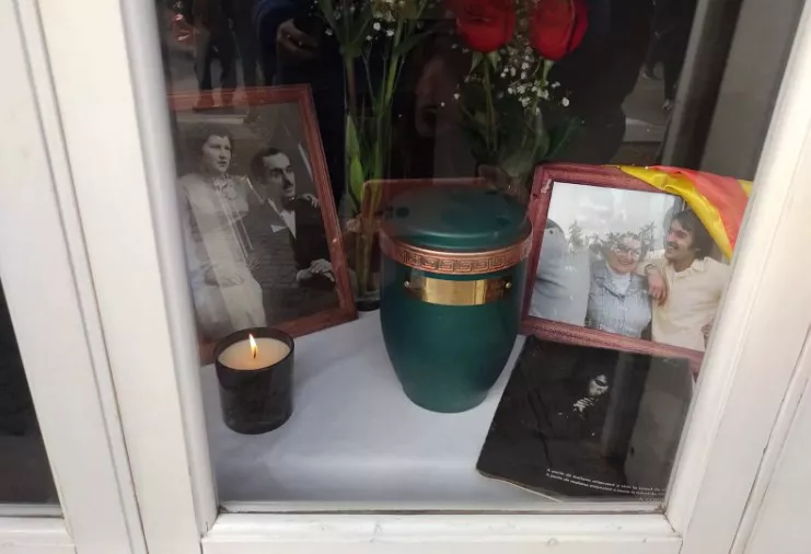 Urna Alberto Cortez 1