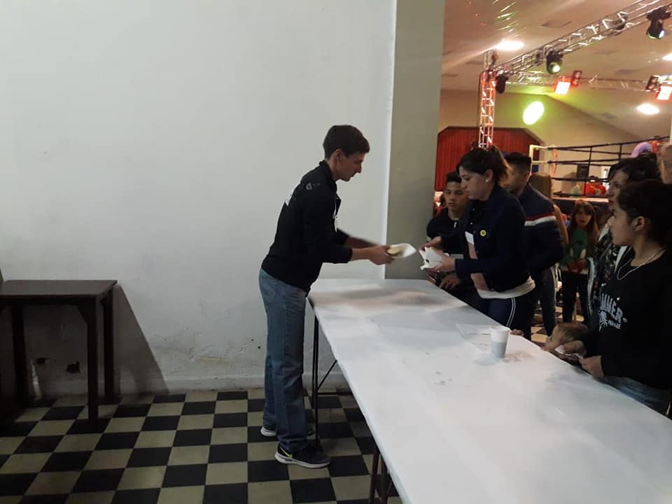 41970884_2093802430631418_752948427444191232_n