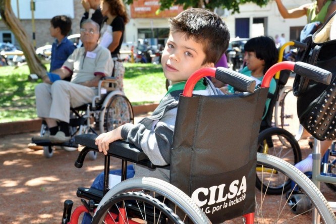 Entrega_solidaria_de_sillas-fit-666x444