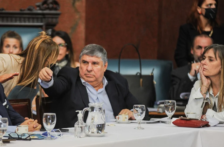 jose-mayans-y-juliana-di___lUBgvSi28_720x0__1