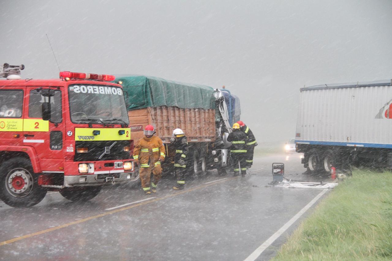 CHOQUE FATAL 2 CAMIONES 12