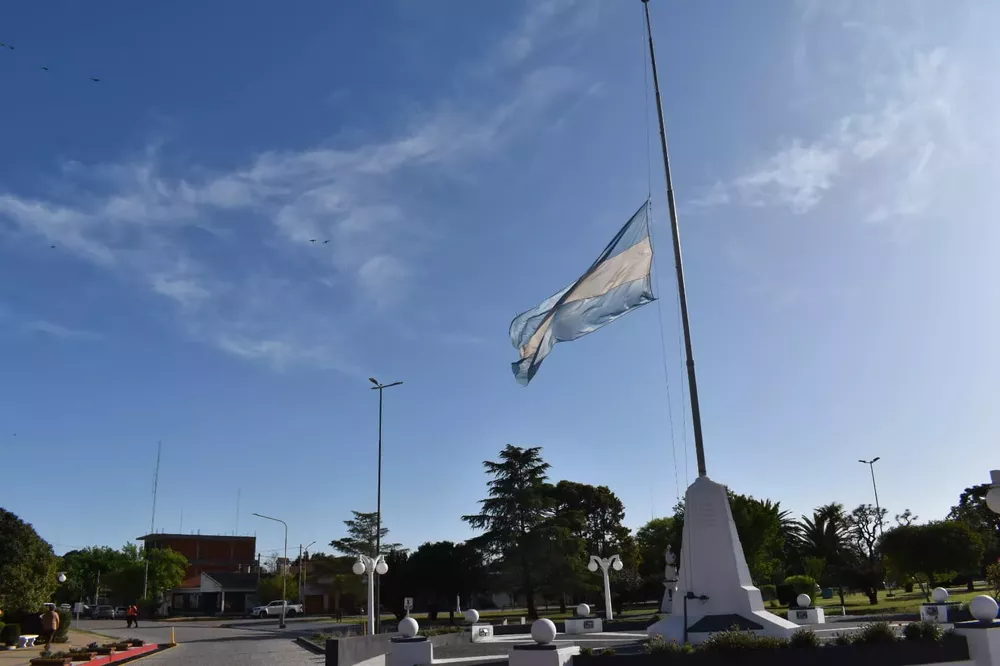 Bandera a media asta