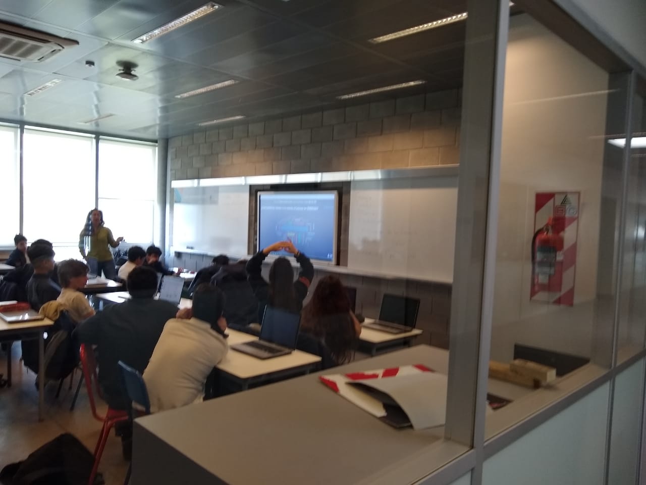 b5e01a69-1a49-4d54-933b-3182315f4abc