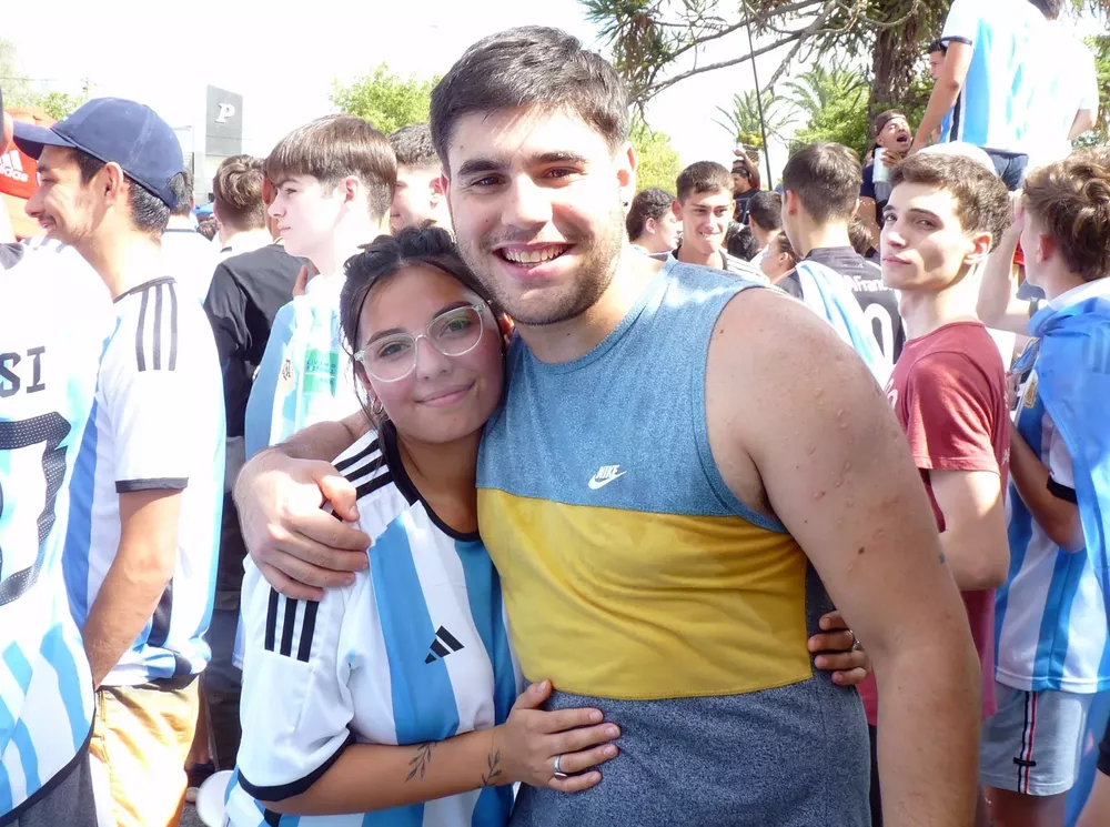 festejos argentina campeon mundial 83 (FILEminimizer)