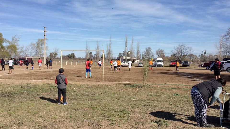 40685489_2078760412135620_189404359786758144_n