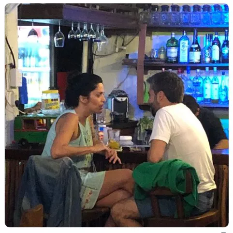 Luana en un bar captura