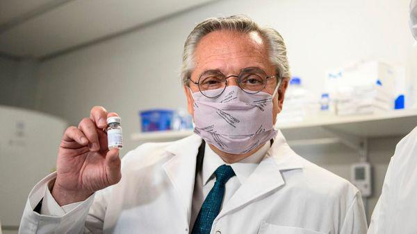 Alberto Fernandez con vacuna