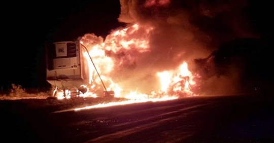 Camión incendiado