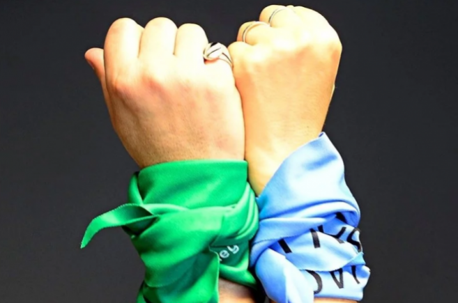 Pañuelos verde y celeste en boletas