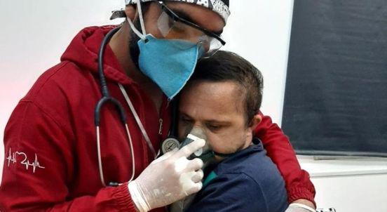 enfermero abrazo