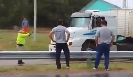 POLICIA APUNTA A CAMIONERO