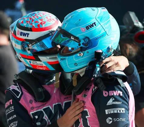 El abrazo de Franco Colapinto a su compañero Gasly.