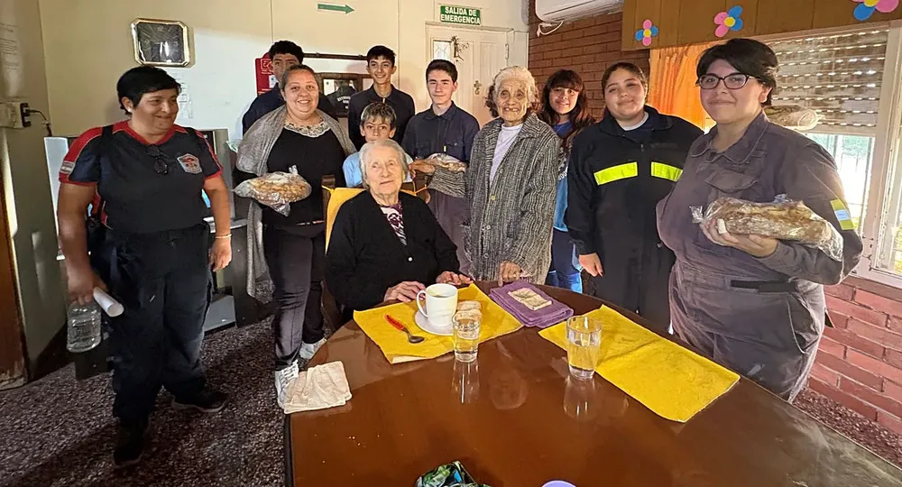 bomberos luiggi cadetes geriatricos 6