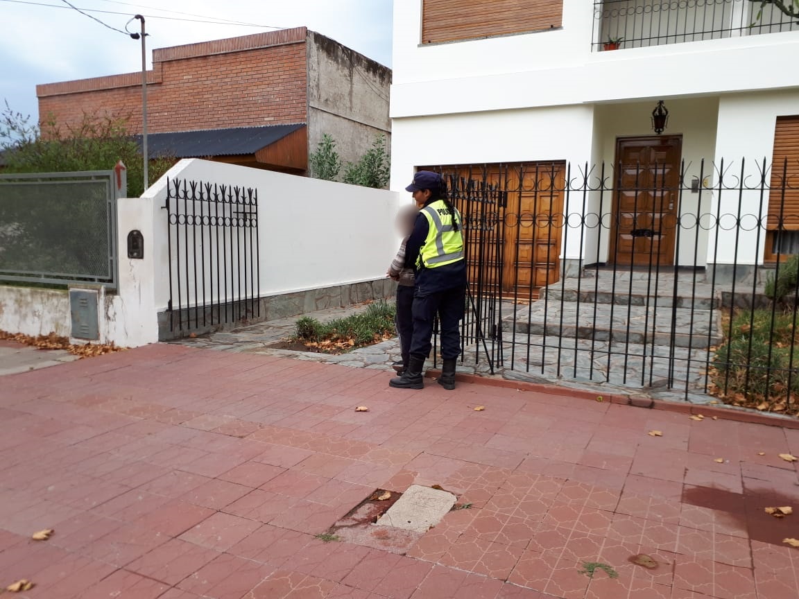 MUJER POLICÍA