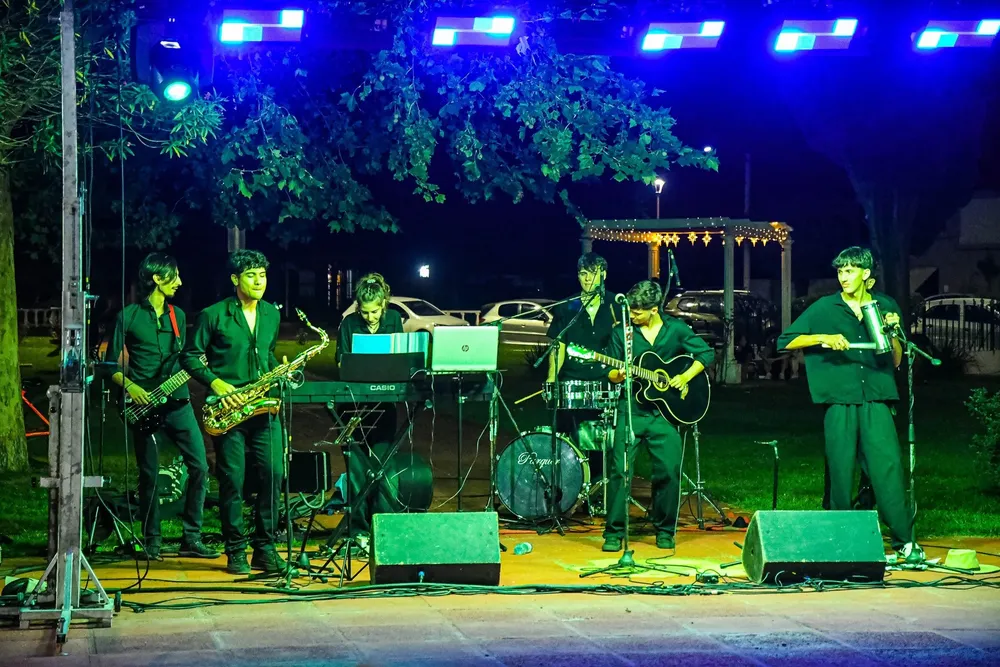 MUSICA EN LA PLAZA QUETREQUEN 11