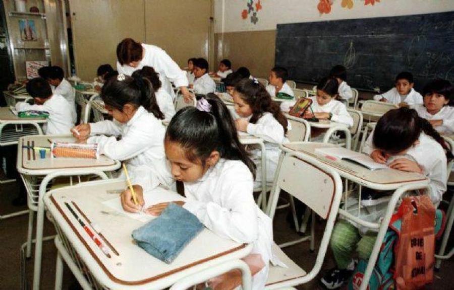 CHICOS EN CLASES