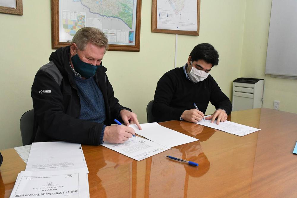 215109_resize-of-gus_4229