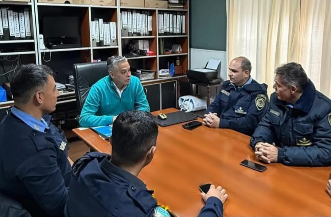 POLICIA ESCUELA