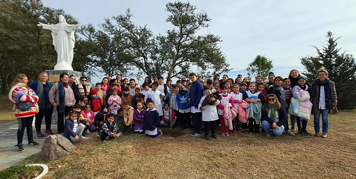 742dfc6d-b5a4-40f1-a104-87349d9a5d4a