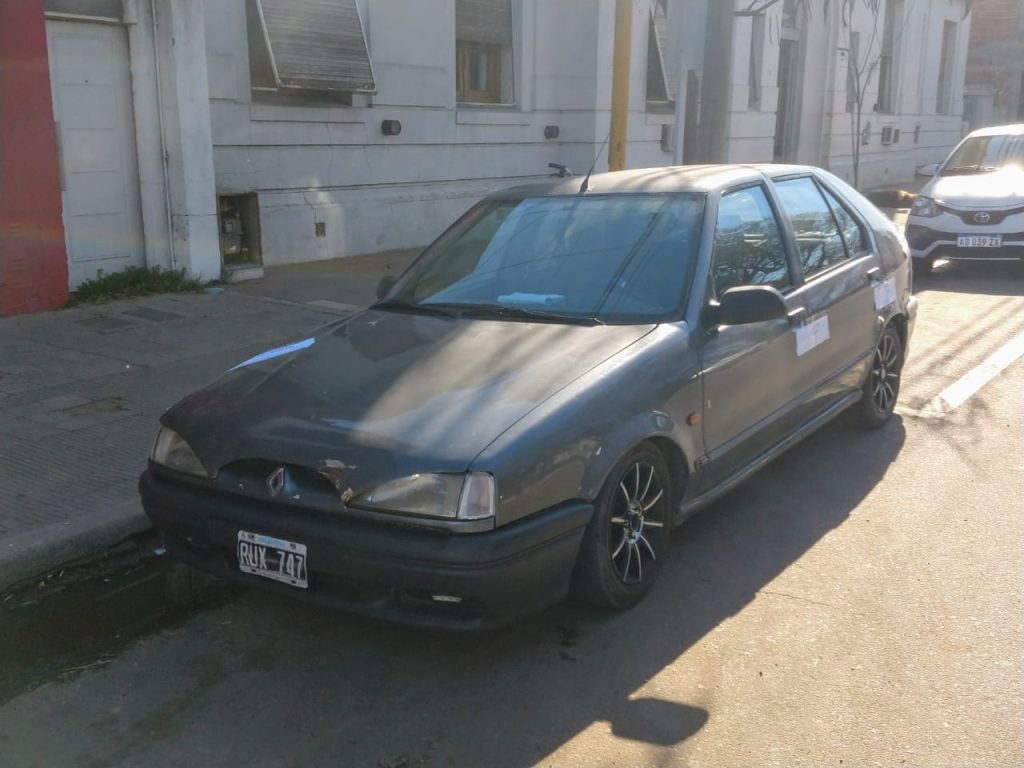 AUTO MANEJADO POR NIÑO