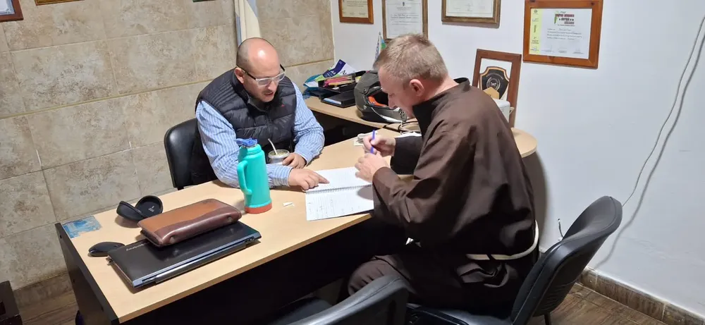 Resio con el parroco 2