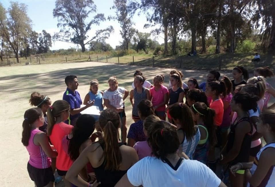 EMMANUEL CON JUGADORAS