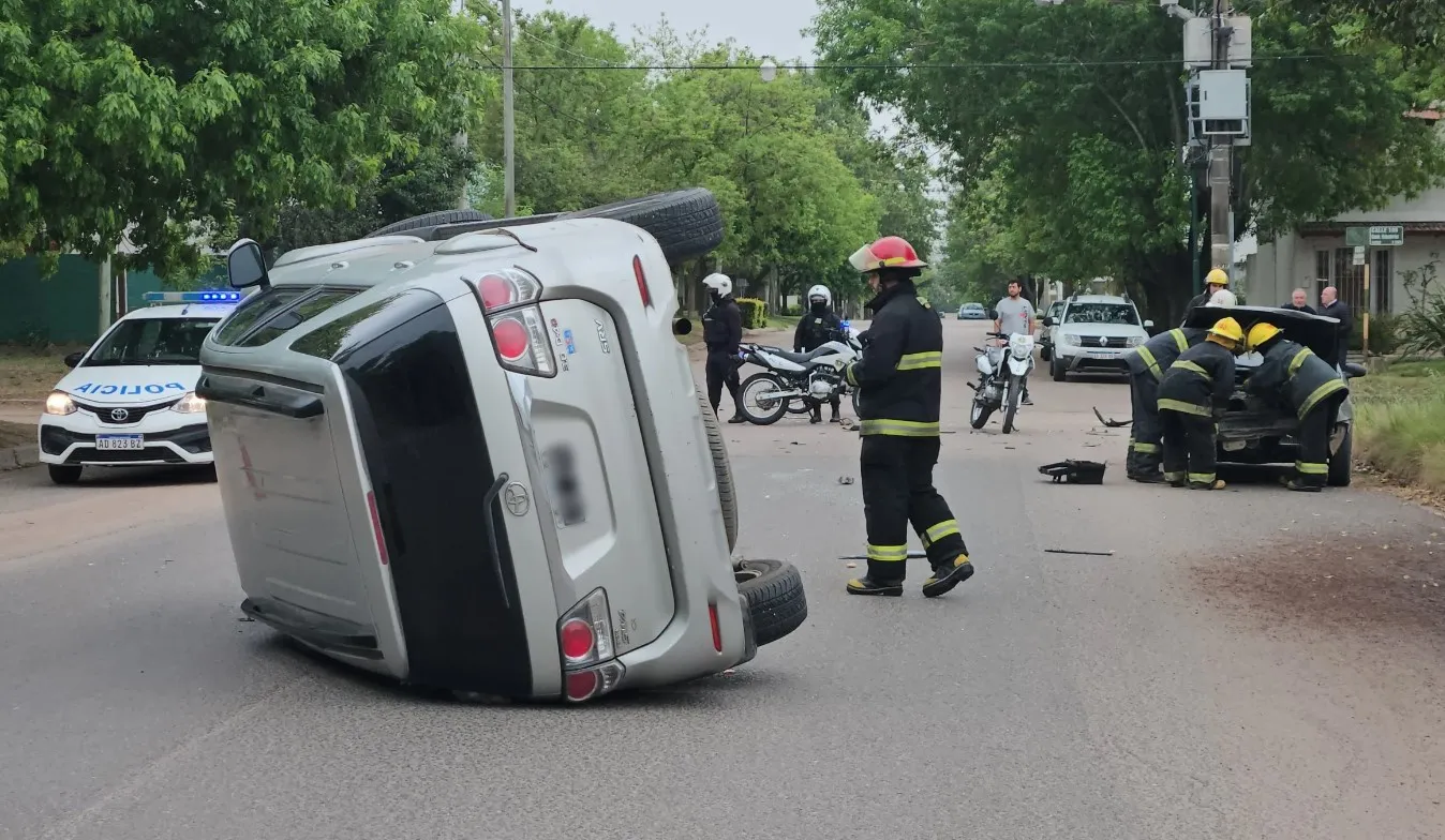 choque y vuelco toyota 1