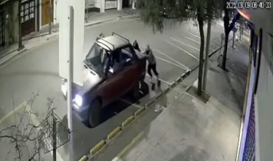 empujandoel auto robo