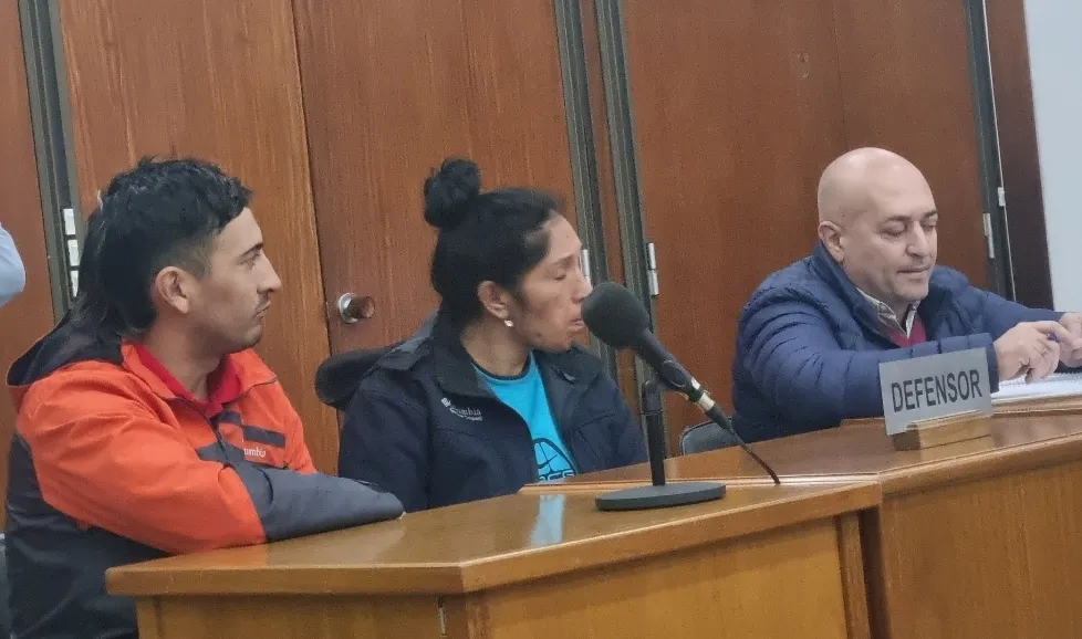 beso en tribunales 3