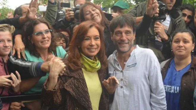 padre-Oliveira-foto-Cristina-Kirchner_2118098211_13567894_660x371