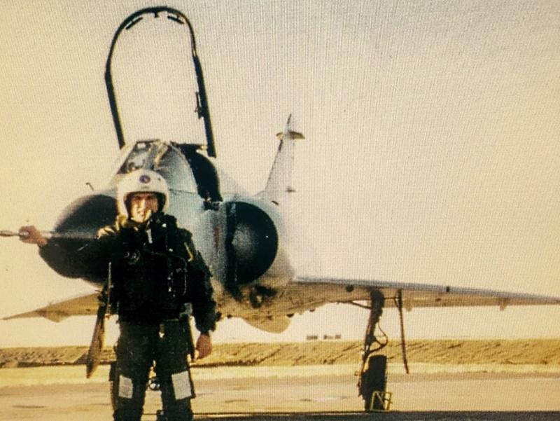 Briatore junto al avión