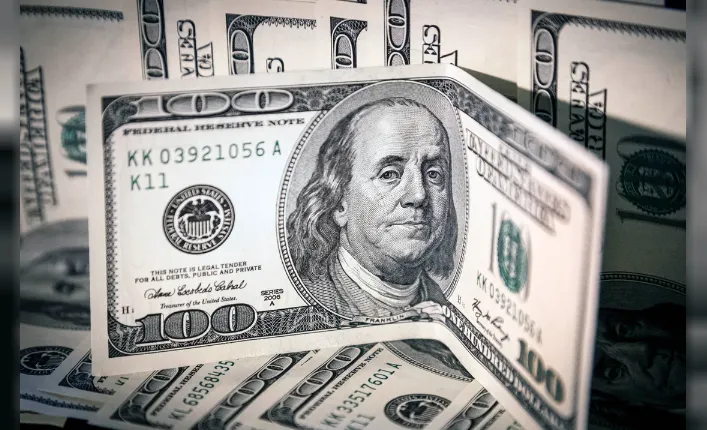 el dolar cae 30 pesos