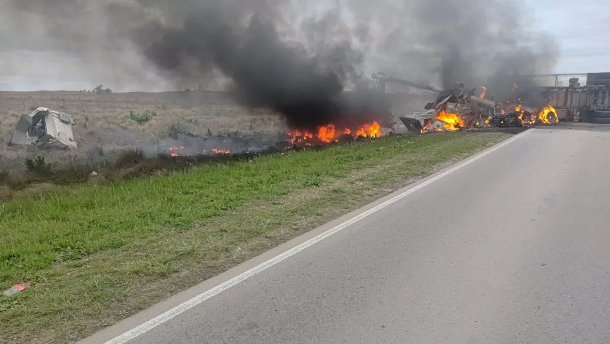 CHOQUE E INCENDIO CAMIONES RUTA 1 2