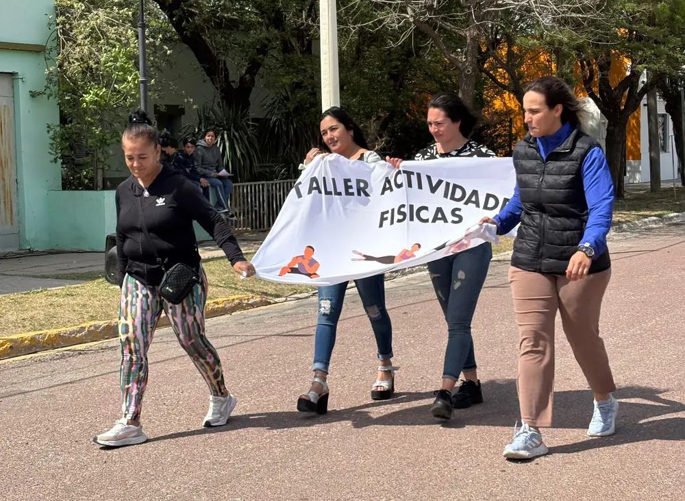 004ede63-4dcf-46c3-8e8e-bcfb0a82aa29