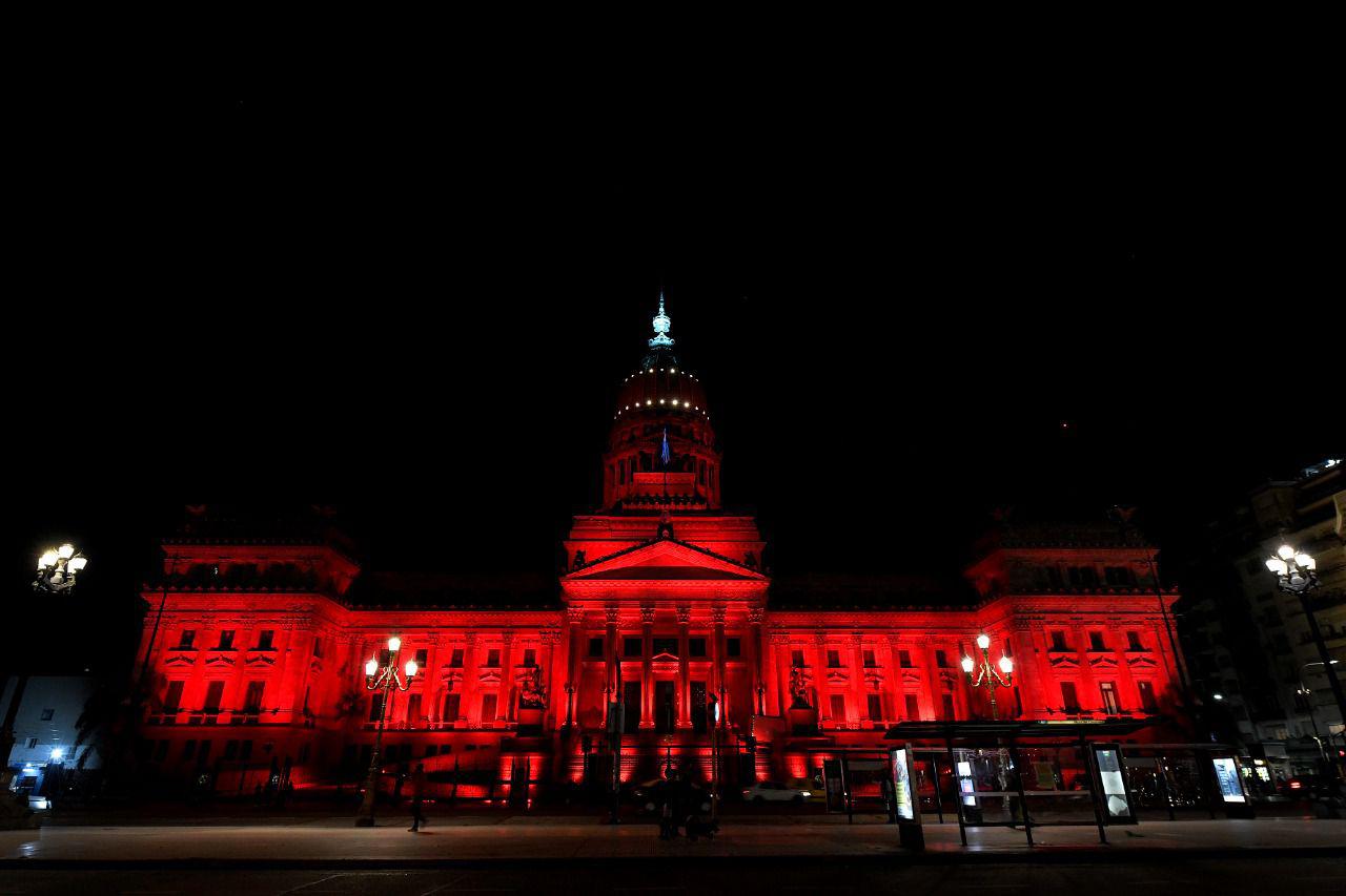 congreso iluminado rojo