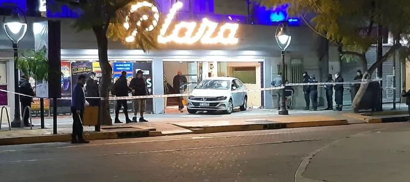 AUTO INCRUSTADO TEATRO MENDOZA