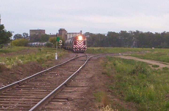 Nuevo empalme ferroviario Realicó tren