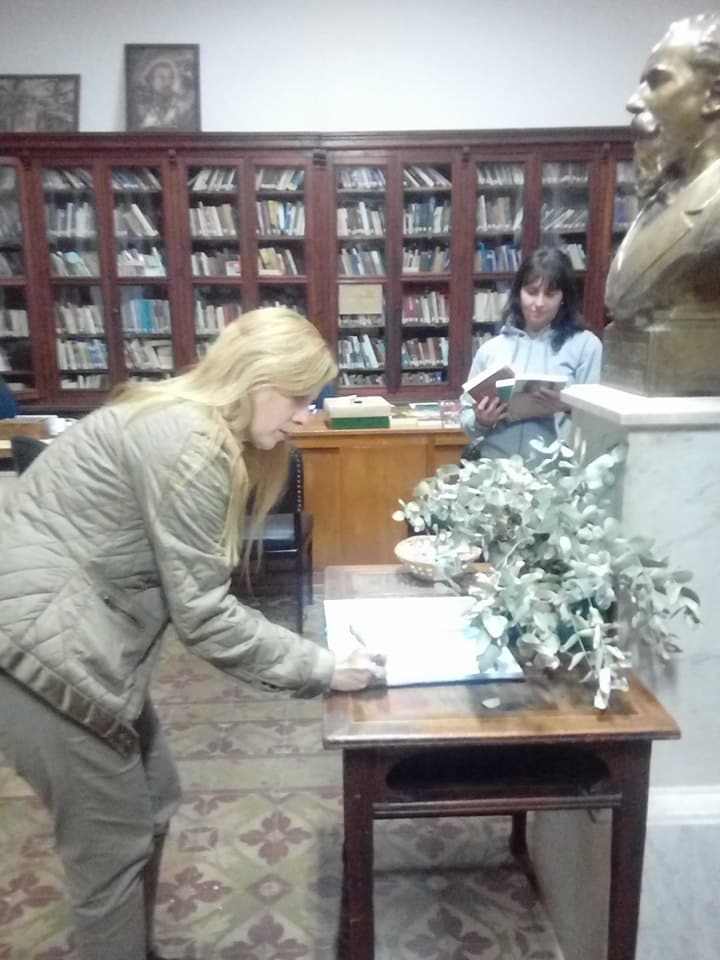 Griselda grossi en la biblioteca